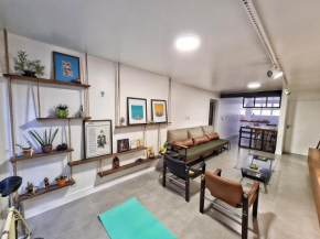 Apartamento Artístico - Garagem - Ar Condicionado - Excelente Localização